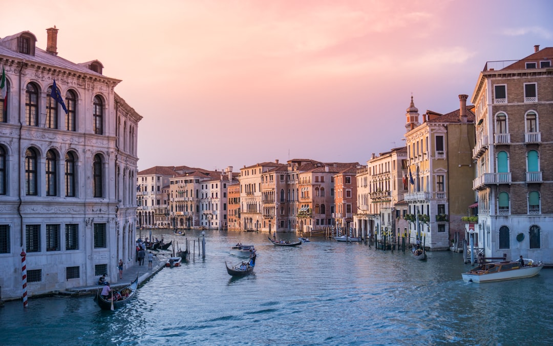 Thrifty Traveler’s Guide: Unleashing the Wanderlust on a Shoestring Budget
